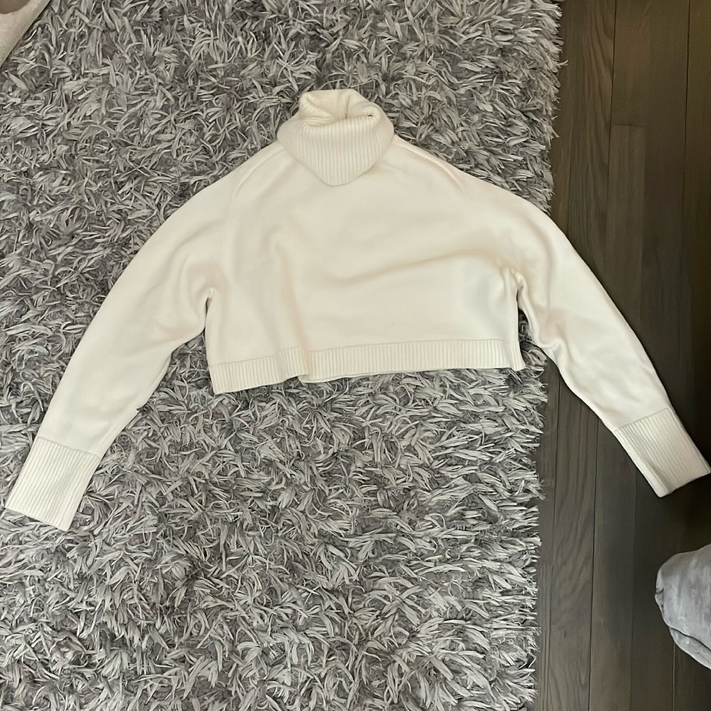 White Zara Cropped Turtleneck Sweater Size Small